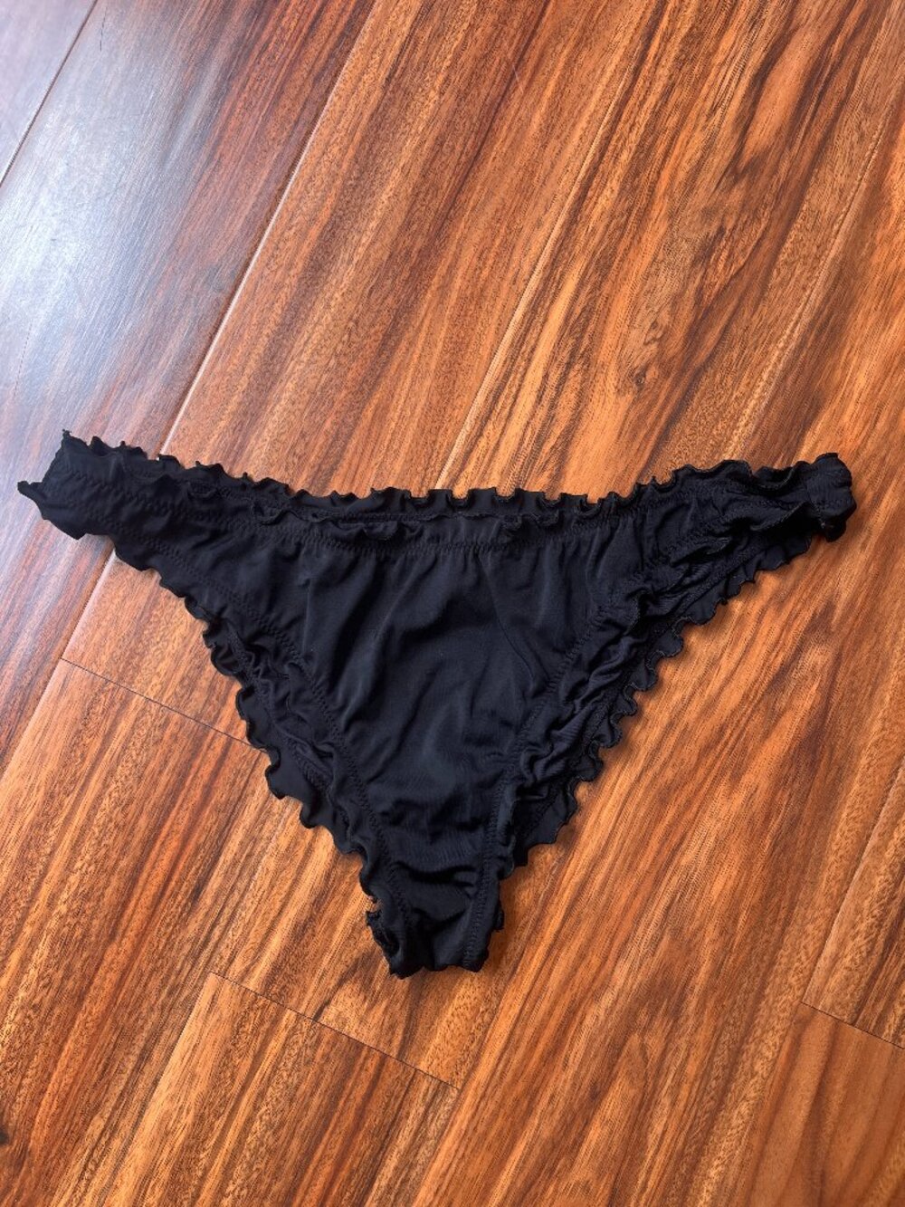 Shade & Shore Black Frilly Bikini Bottom L